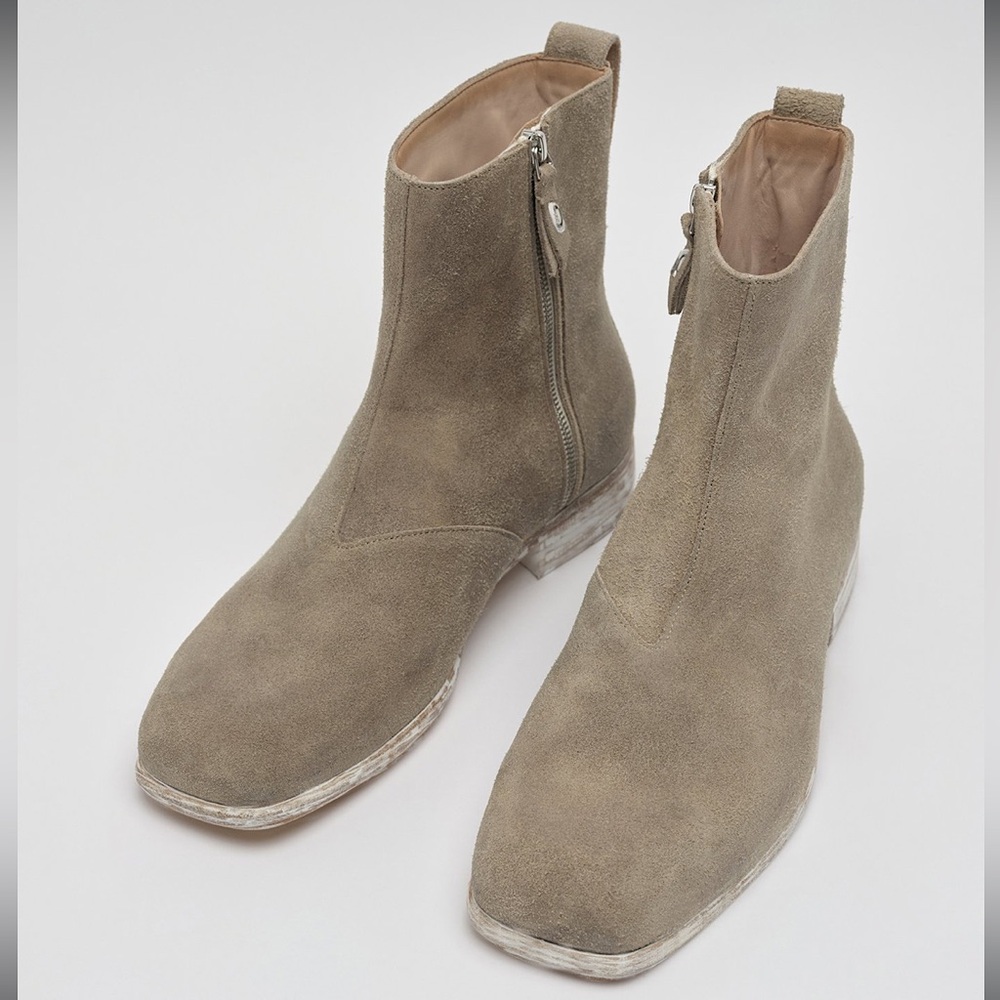 OUR LEGACY | MICHAELIS BOOT - Waxy Champagne Suede